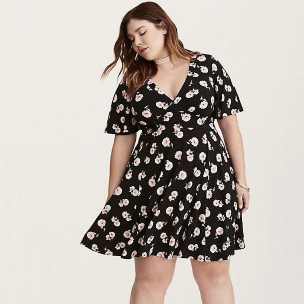 Torrid Black Pink Floral Studio Knit‎ Flutter Sleeve Stretch Dress Size 4X - Picture 2 of 11
